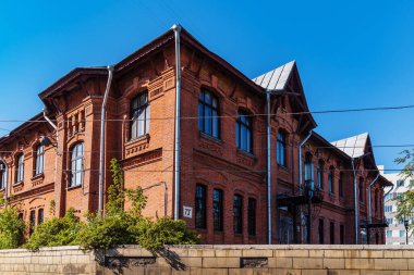 Barnaul, Rusya - 22 Eylül 2019: Altai Devlet Yerel Lore Müzesi. Askeri tarih bölümü. Gaziler Meydanı