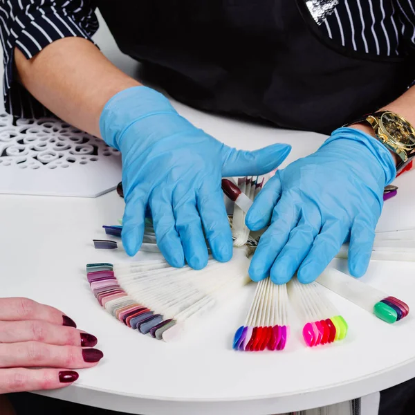 Nail Salon Hands Client Master Close Choice Color False Nails — 图库照片