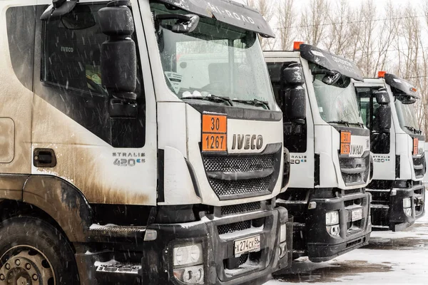 Оренбург Росія Грудня 2019 Припарковано Трактори Вантажівок Припарковано Таксі Картина — стокове фото