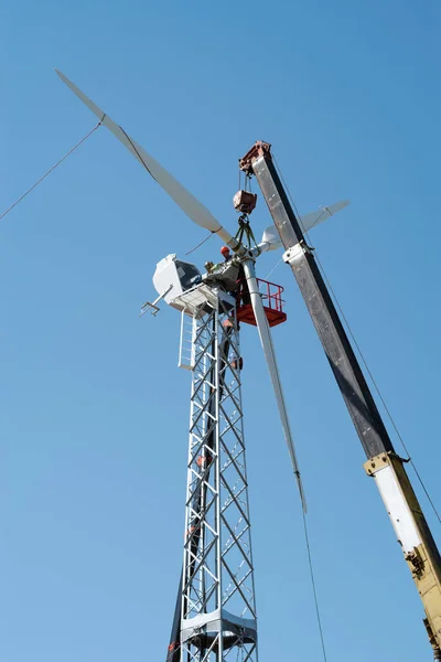 Orenburg Ryssland Maj 2020 Byggande Ett Vindkraftverk Installatörer Som Använder — Stockfoto