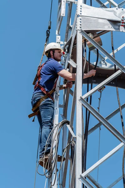 Orenburg Russland Mai 2020 Bauarbeiten Zur Errichtung Einer Windkraftanlage Höheninstallateur — Stockfoto