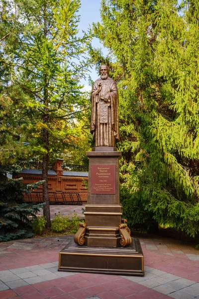 圣三一Simeon仁爱修道院 俄罗斯萨拉卡塔什 2020年10月1日 Radonezh的圣塞尔吉乌斯纪念碑 — 图库照片