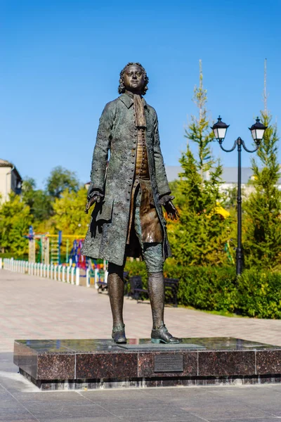 俄罗斯奥伦堡 2020年9月24日 彼得大帝广场上的第一个俄罗斯皇帝纪念碑 — 图库照片