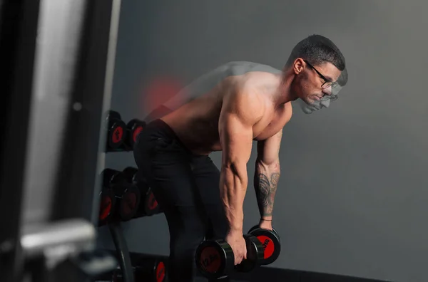 Kavram yanlış ve sağ geri deadlifts için poz