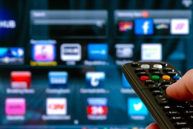 Uzaktan kumanda akıllı televizyonla etkileşim
