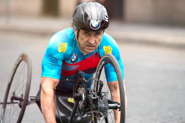Roma, İtalya - 02 Nisan 2017: Roma Maratonu 'nun sahibi Alex Zanardi