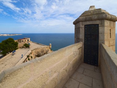 Castillo de Santa Barbara - Alicante - İspanya. Costa Blanca ünlü turistik kentin panoramik manzaraya.