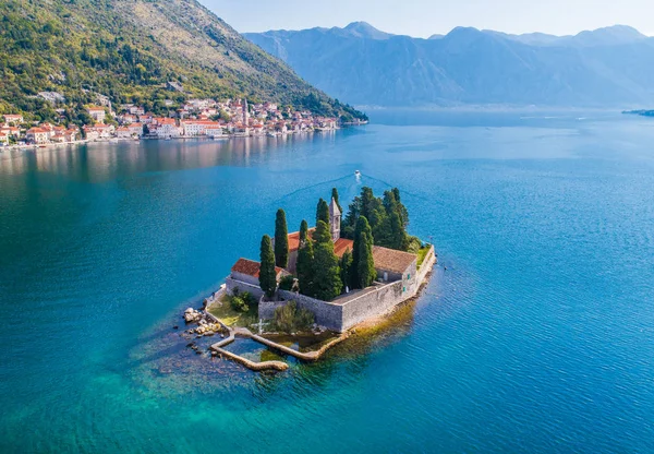 Mosteiro da ilha St. George perto de Perast — Fotografia de Stock