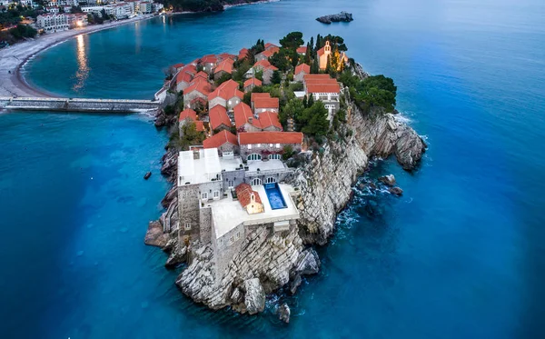 Luftaufnahme von sveti stefan island budva — Stockfoto