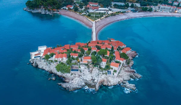 Luftaufnahme von sveti stefan island budva — Stockfoto