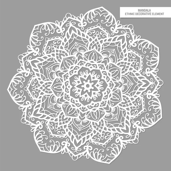 Yuvarlak mandala çiçek süsleme ile. Gri bir arka plan üzerinde beyaz desen