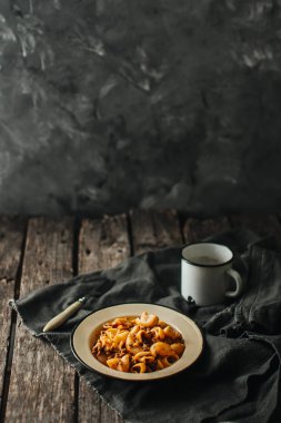 Bolognese makarna domates ve kıyma ile