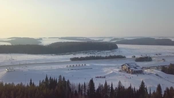 Kayak Merkezi içinde orman havadan görünümü — Stok video