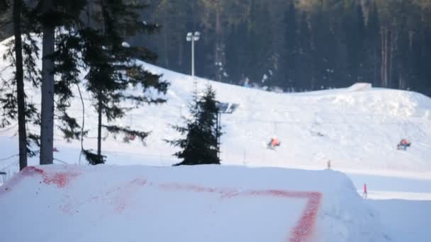 Extrem Snowboard Och Skidåkning — Stockvideo