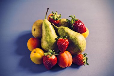 Armut, çilek ve yaz aylarında tadını Erik