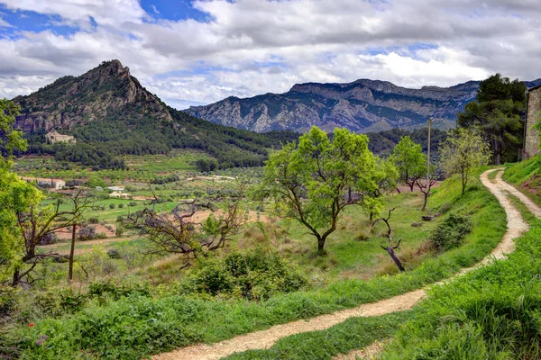 Horta de Sant Joan kasabasının manzarası.