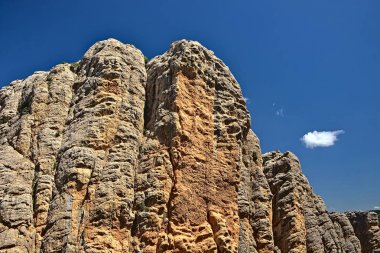 Penyarroya de Tastavins köyü yakınlarındaki Kaya Oluşumu