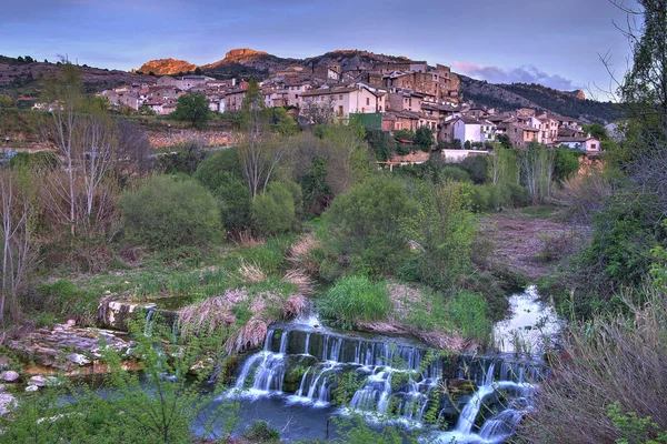 Aragon, España 'daki Beceite köyüne yakın bir nehir.