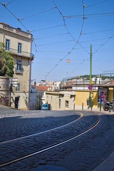 Gata i det gamla området i Lissabon — Stockfoto