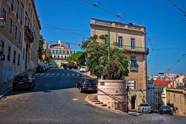 Lutande Och Kurviga Gator Lissabons Gator Portugal — Stockfoto