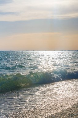 Günbatımı güneşli yaz gündüz sahilde