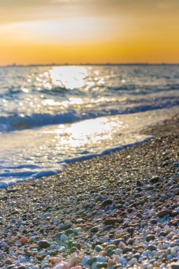 Günbatımı güneşli yaz gündüz sahilde