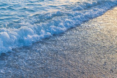 Günbatımı güneşli yaz gündüz sahilde