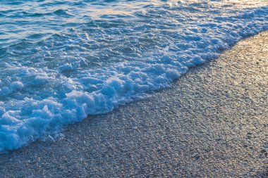 Günbatımı güneşli yaz gündüz sahilde