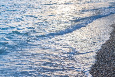 Günbatımı güneşli yaz gündüz sahilde