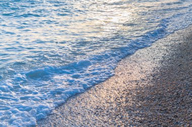 Günbatımı güneşli yaz gündüz sahilde