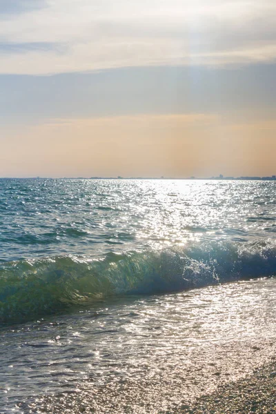 Günbatımı güneşli yaz gündüz sahilde