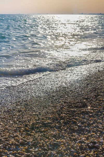 Günbatımı güneşli yaz gündüz sahilde