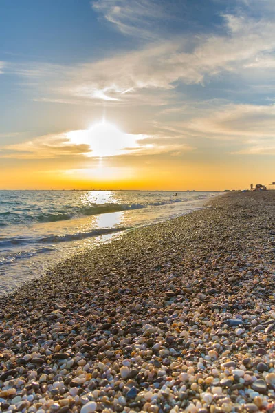 Güzel yaz günbatımı denize bulutlar ile
