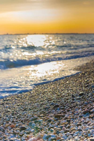 Günbatımı güneşli yaz gündüz sahilde