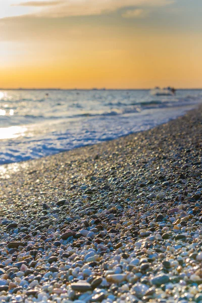 Günbatımı güneşli yaz gündüz sahilde