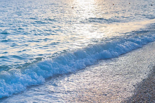 Günbatımı güneşli yaz gündüz sahilde