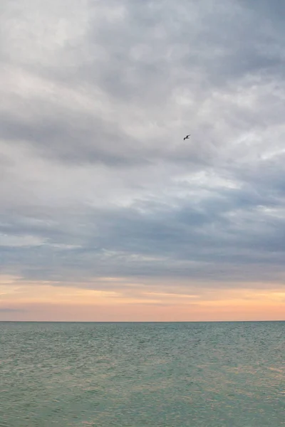 Hermoso Atardecer Verano Con Nubes Sobre Mar — Foto de Stock