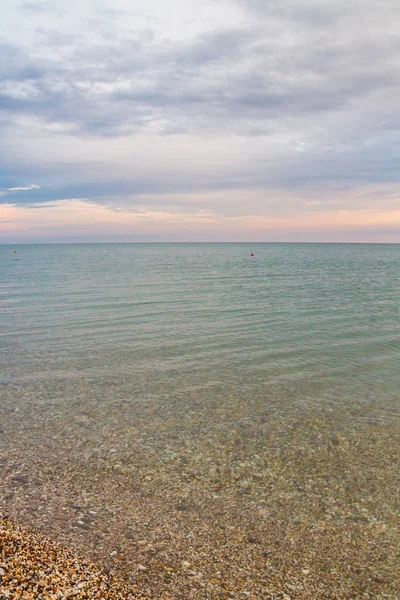 Güzel yaz günbatımı denize bulutlar ile