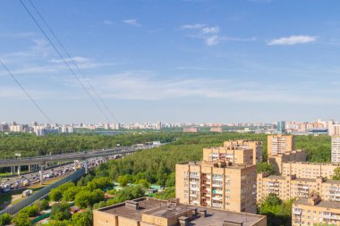 Khimki, Moskova bölgesi Rusya, 22 Haziran 2018. Yaz aylarında Leningrad karayolu üzerinde Moskova çevre yolu görünümü.