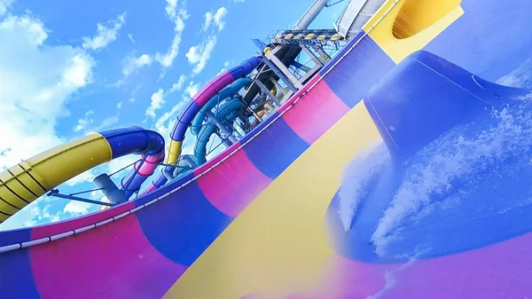 Aquarel Attractie Glijbaan Met Water Spatten Een Openlucht Water Park — Stockfoto