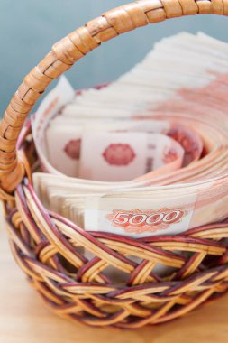 Çoğu sepet içinde beş bin ruble banknottan Rus parası