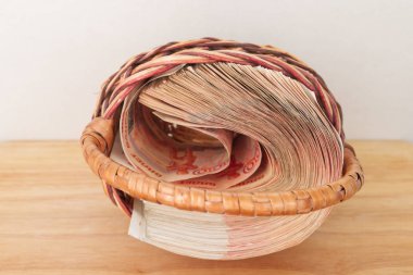 Çoğu sepet içinde beş bin ruble banknottan Rus parası