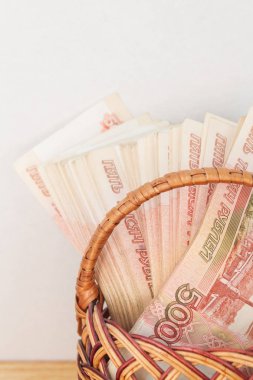 Çoğu sepet içinde beş bin ruble banknottan Rus parası