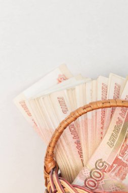 Çoğu sepet içinde beş bin ruble banknottan Rus parası