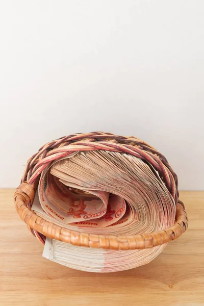 Çoğu sepet içinde beş bin ruble banknottan Rus parası