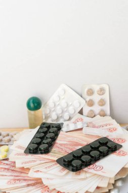 Hap ve uyuşturucu büyük Rus parası ile masaya yalan