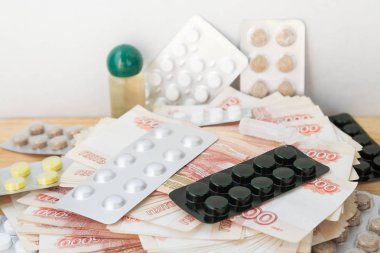 Hap ve uyuşturucu büyük Rus parası ile masaya yalan