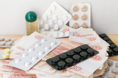 Hap ve uyuşturucu büyük Rus parası ile masaya yalan