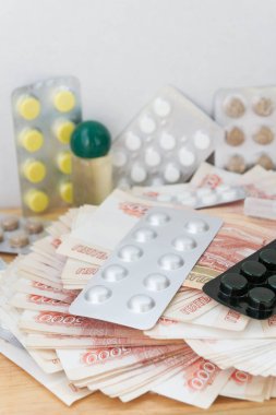 Hap ve uyuşturucu büyük Rus parası ile masaya yalan