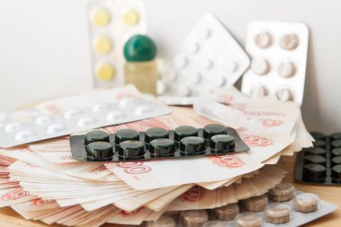 Hap ve uyuşturucu büyük Rus parası ile masaya yalan